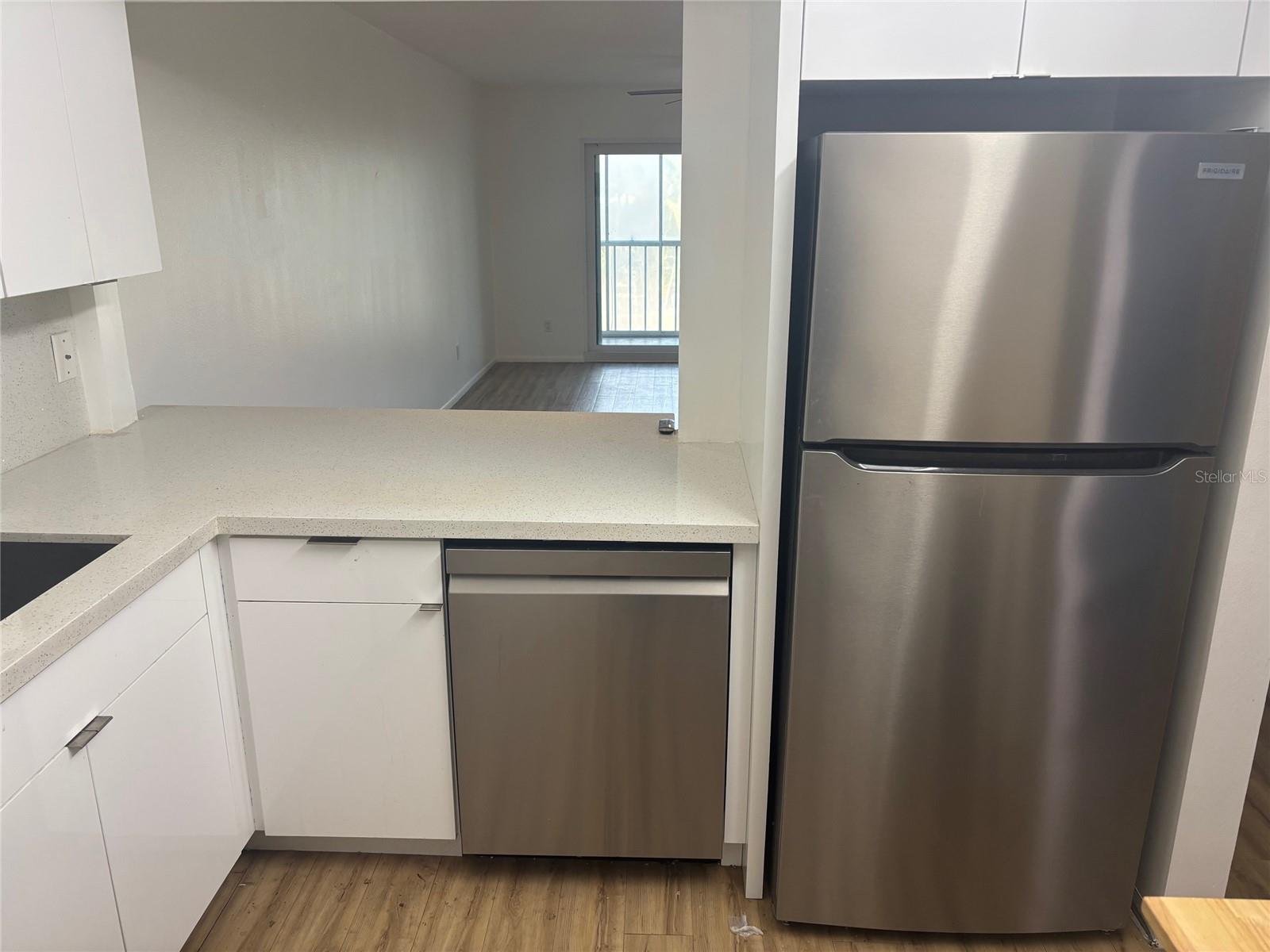 GLEN OAKS GARDEN APTS 3 - Residential Lease