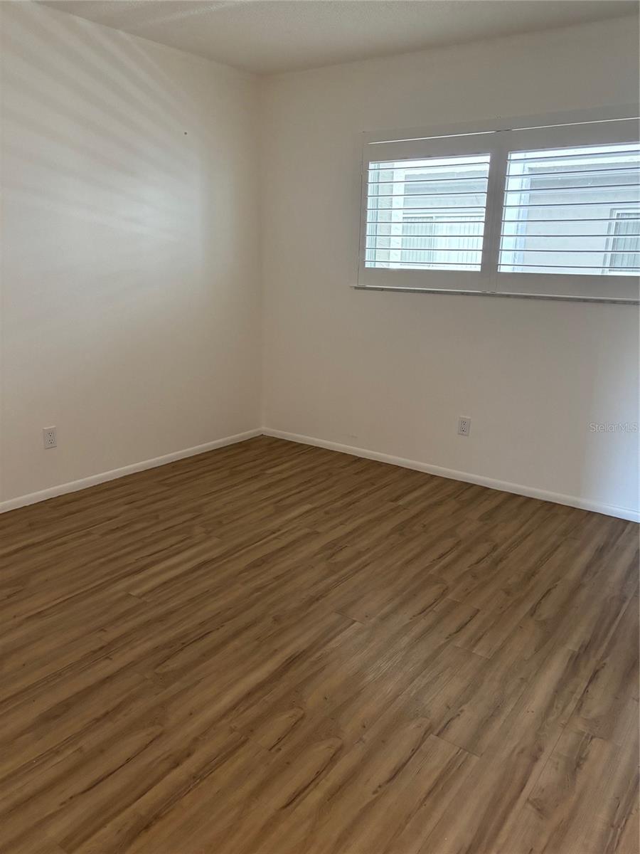 GLEN OAKS GARDEN APTS 3 - Residential Lease