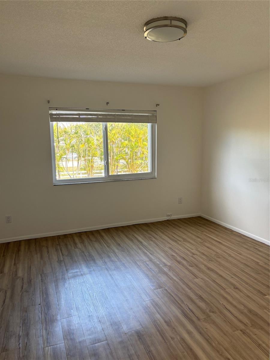 GLEN OAKS GARDEN APTS 3 - Residential Lease