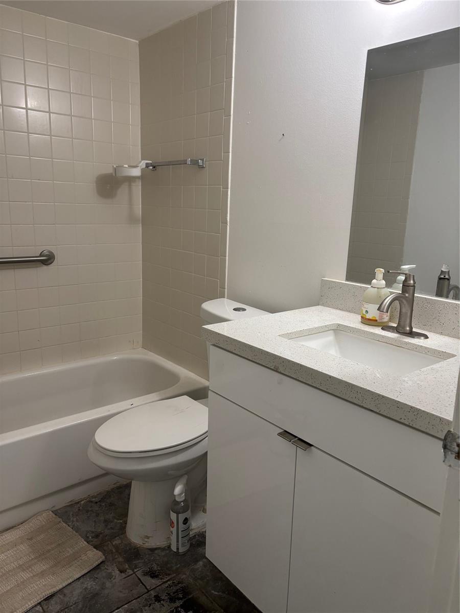 GLEN OAKS GARDEN APTS 3 - Residential Lease