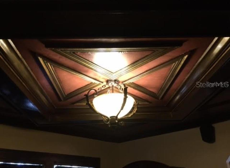 1504 S HOWARD AVENUE