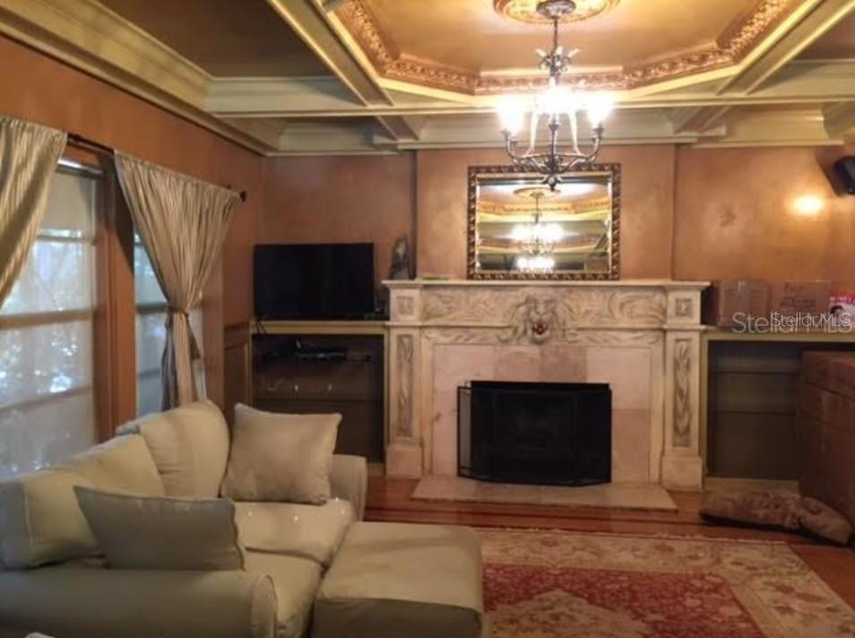 1504 S HOWARD AVENUE