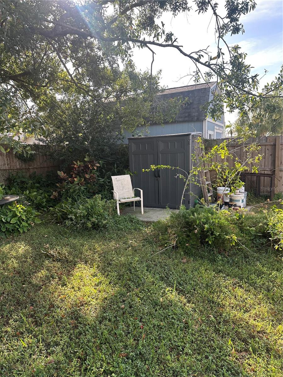 LINCOLN TERRACE - Land