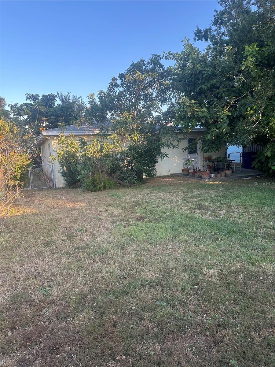 LINCOLN TERRACE - Land