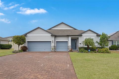 A home in HOWEY IN THE HILLS