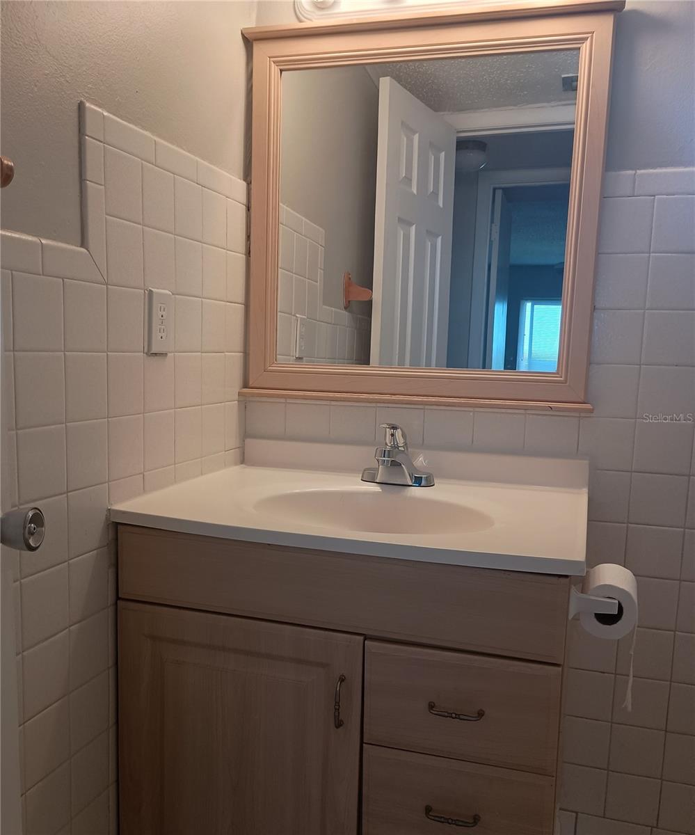 BAYSHORE ON THE LAKE APTS SEC 2 - Residential