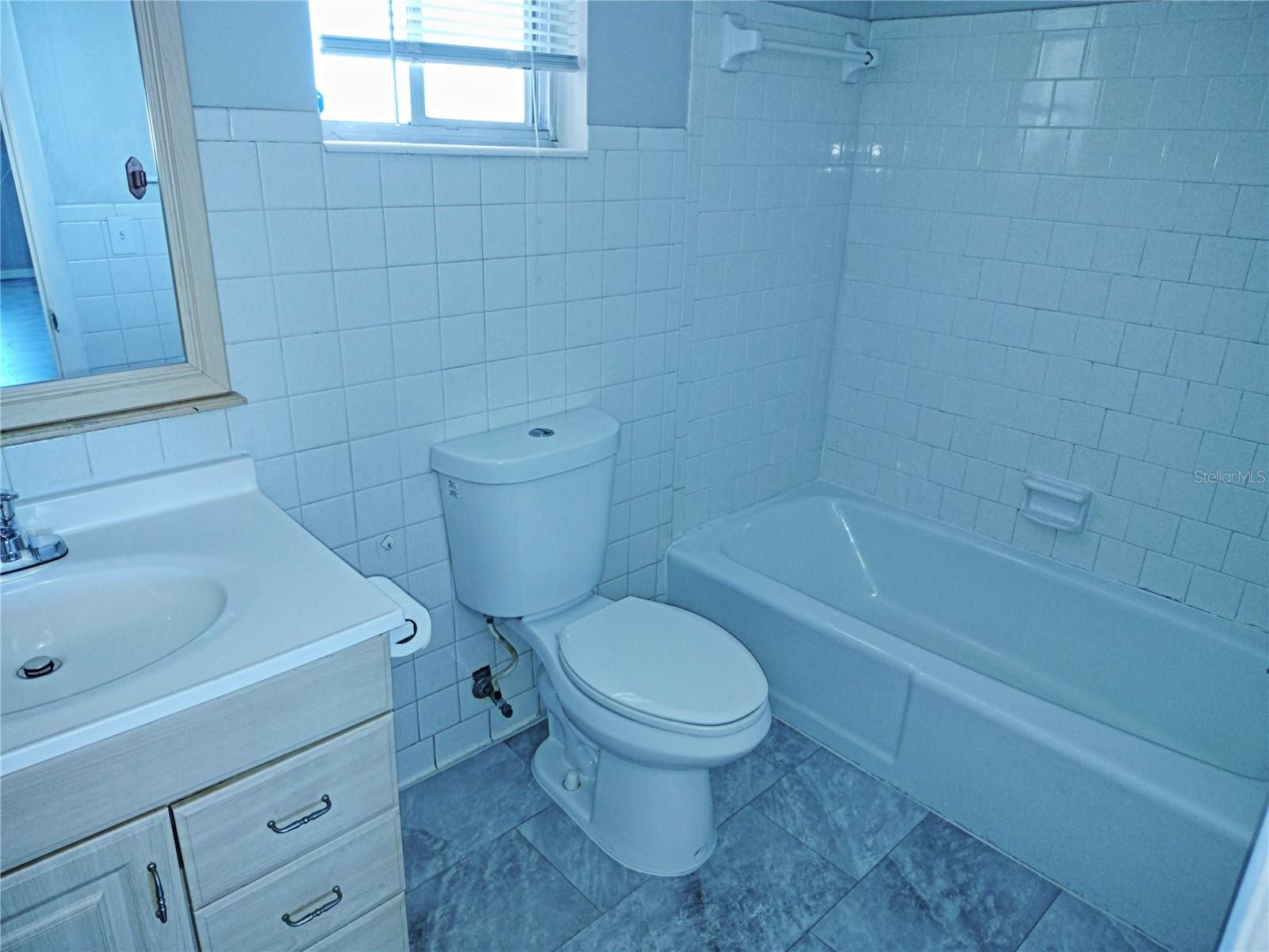 BAYSHORE ON THE LAKE APTS SEC 2 - Residential