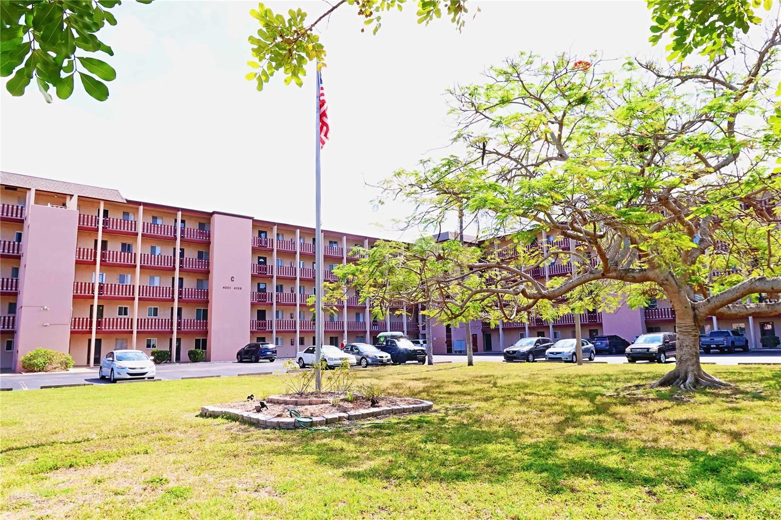 BAYSHORE ON THE LAKE APTS SEC 2 - Residential