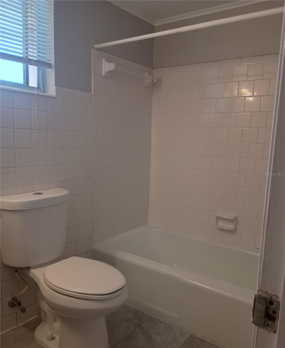 BAYSHORE ON THE LAKE APTS SEC 2 - Residential