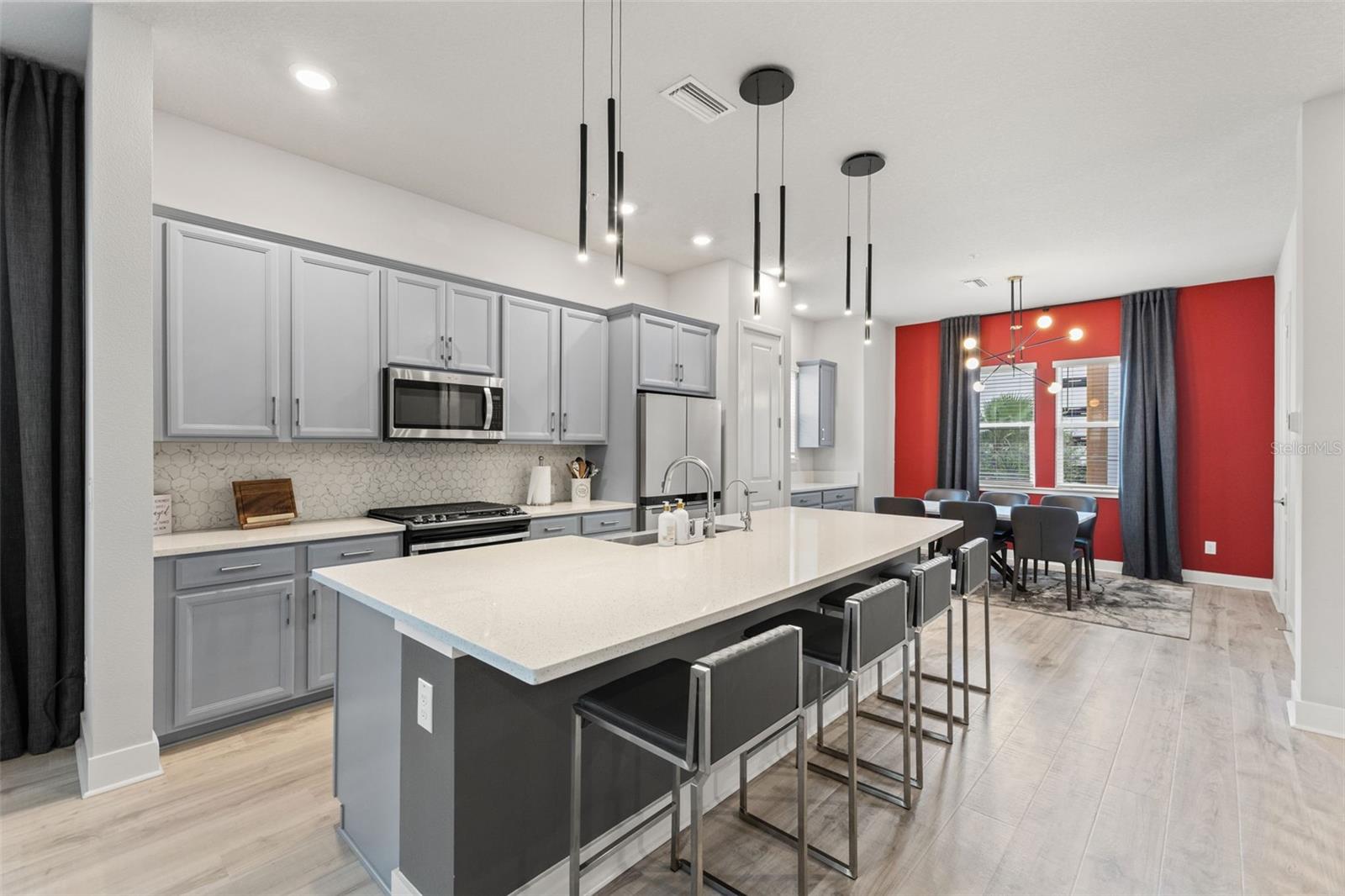 WESTSHORE VILLAGE TWNHMS - Residential