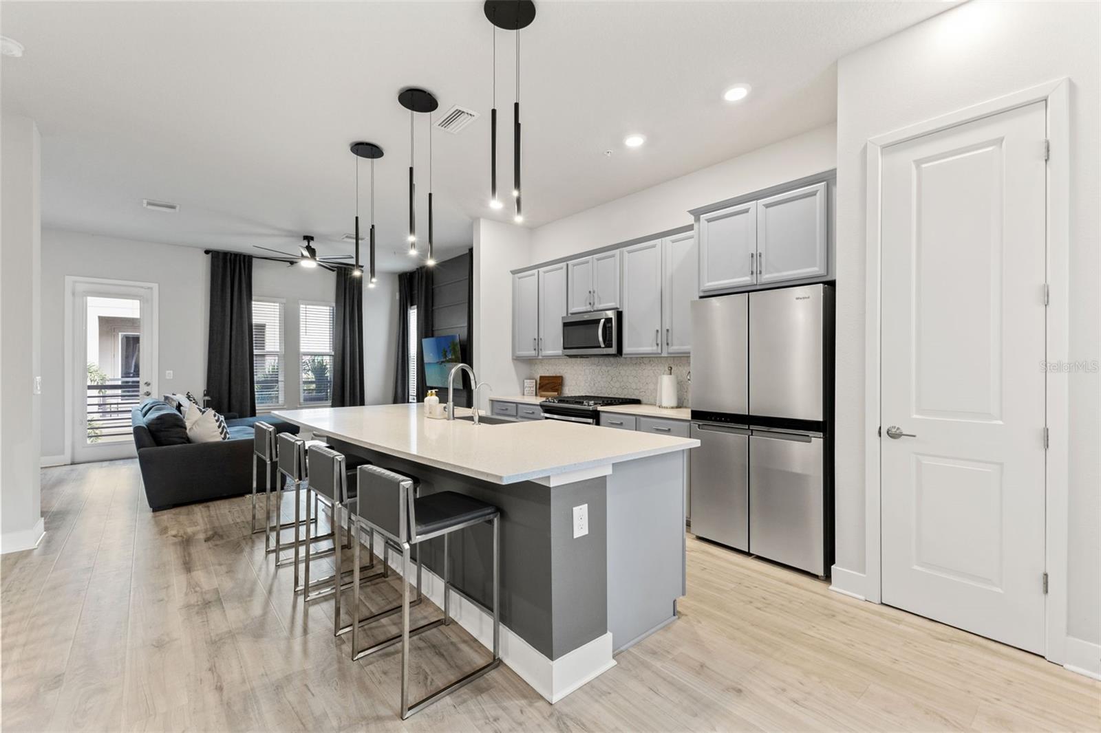 WESTSHORE VILLAGE TWNHMS - Residential