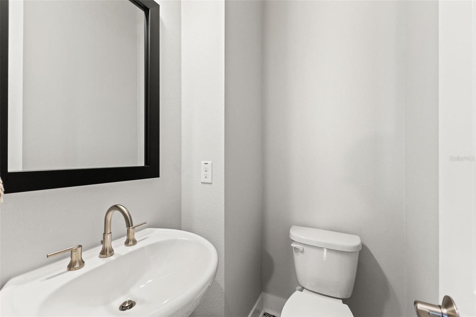 WESTSHORE VILLAGE TWNHMS - Residential