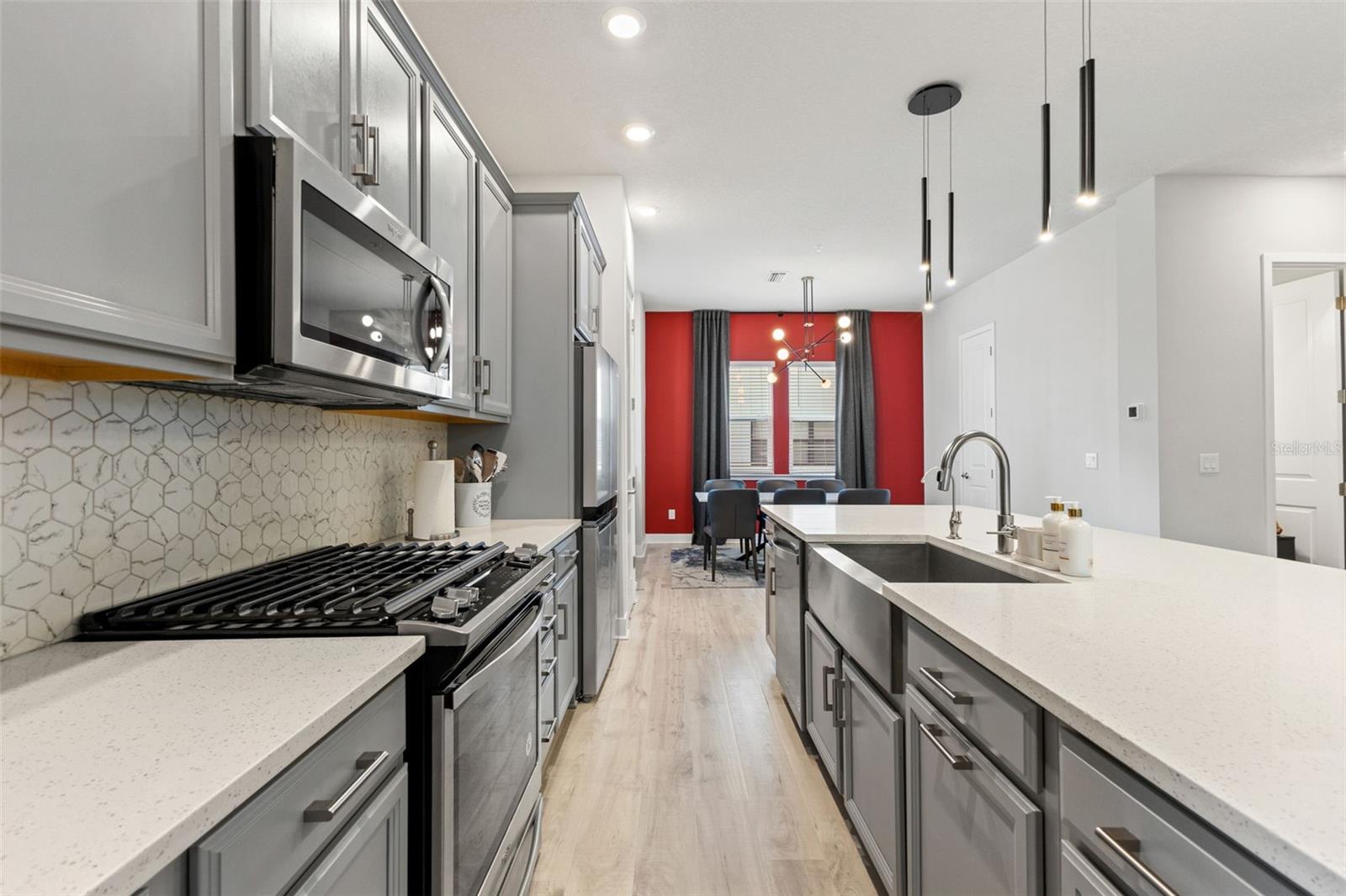 WESTSHORE VILLAGE TWNHMS - Residential