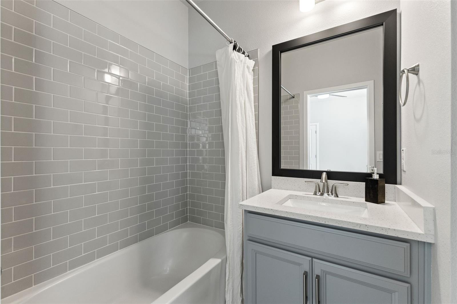 WESTSHORE VILLAGE TWNHMS - Residential