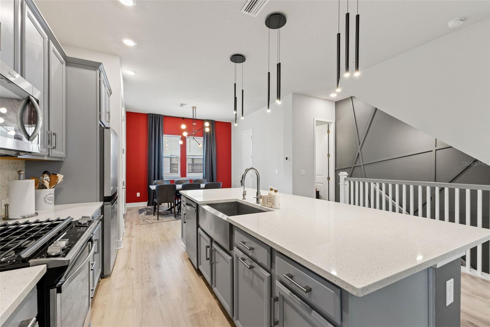 WESTSHORE VILLAGE TWNHMS - Residential