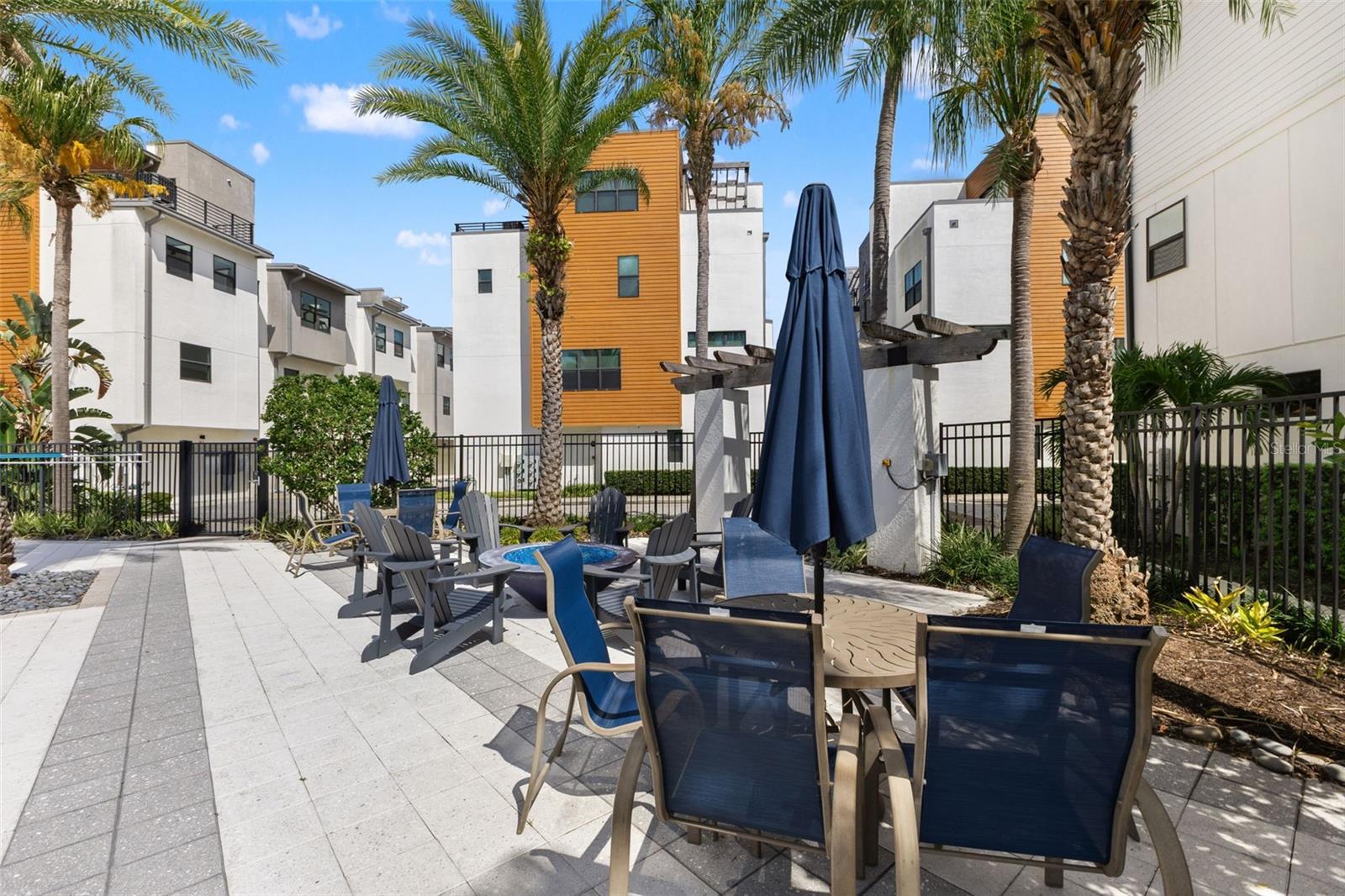 WESTSHORE VILLAGE TWNHMS - Residential