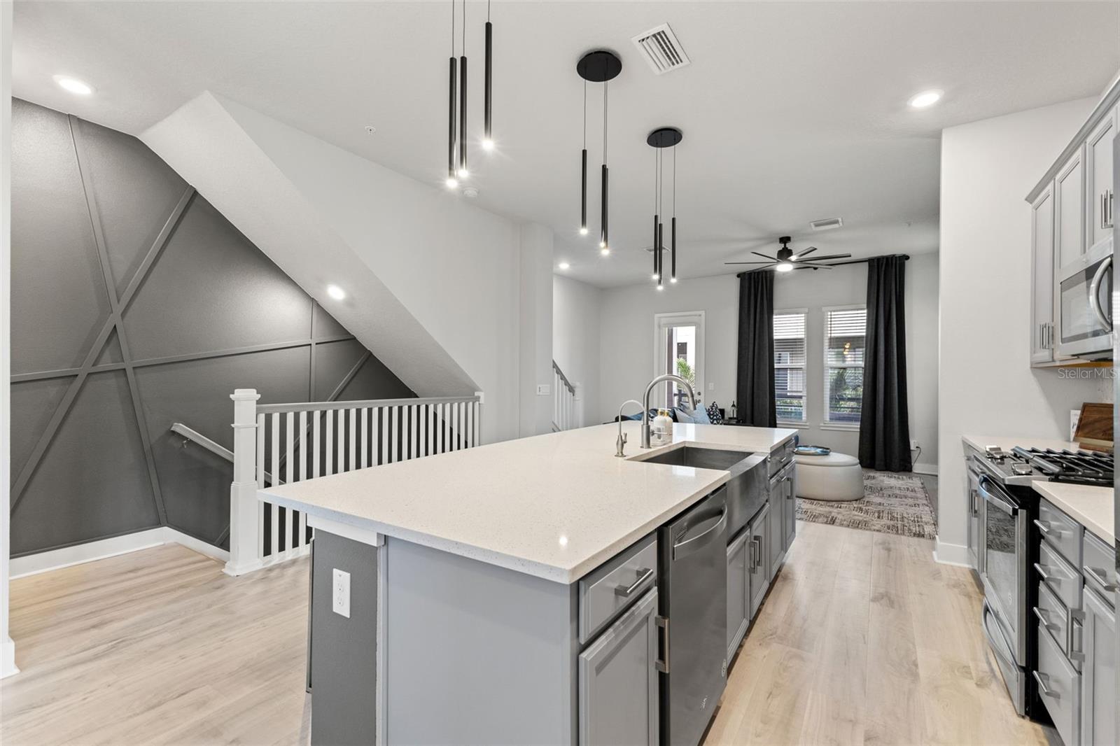 WESTSHORE VILLAGE TWNHMS - Residential