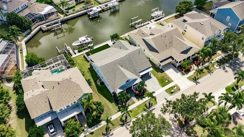 Photo of 526 Islebay Drive, Apollo Beach, FL 33572 (MLS # TB8434879)