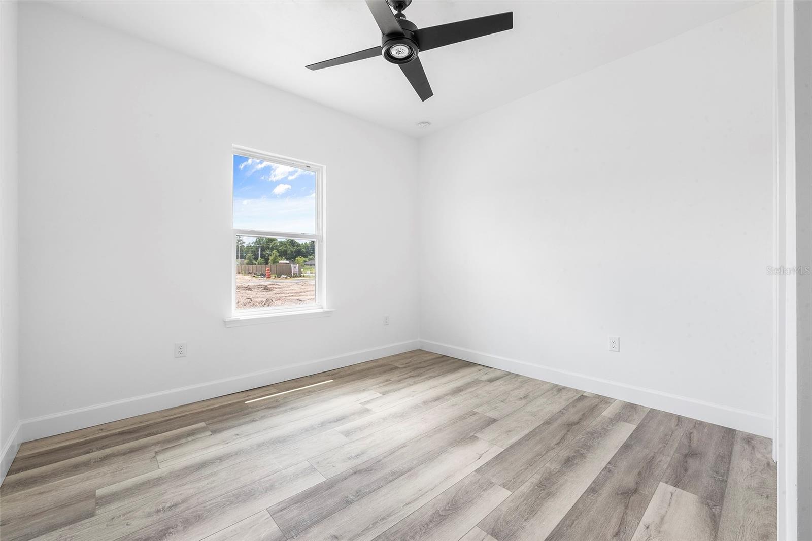 GRAND OAKS - Residential Lease