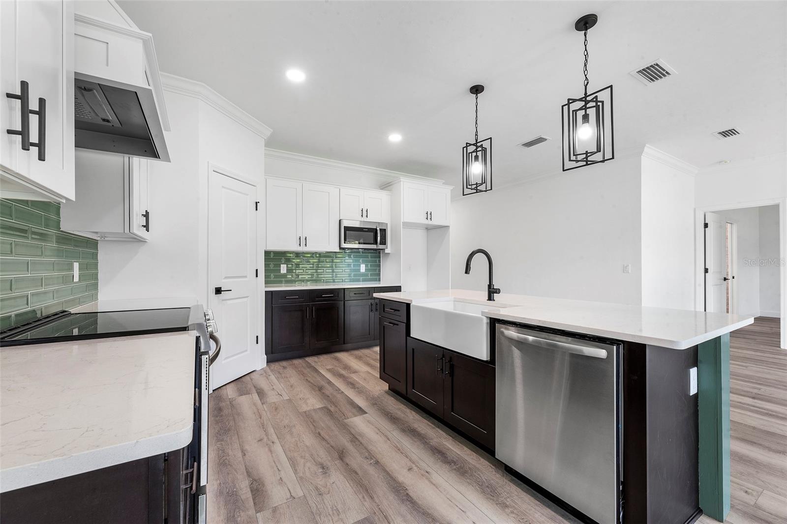 GRAND OAKS - Residential Lease