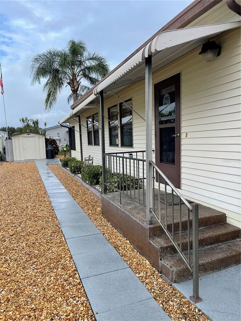 A home in LAKE WALES