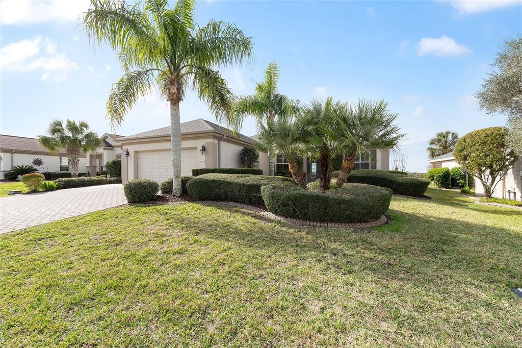 Photo of 12628 SE 97th Terrace Road, Summerfield, FL 34491 (MLS # OM716594)