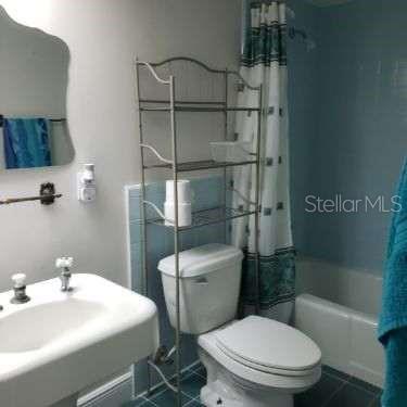 2101 SUNSET POINT ROAD 2305