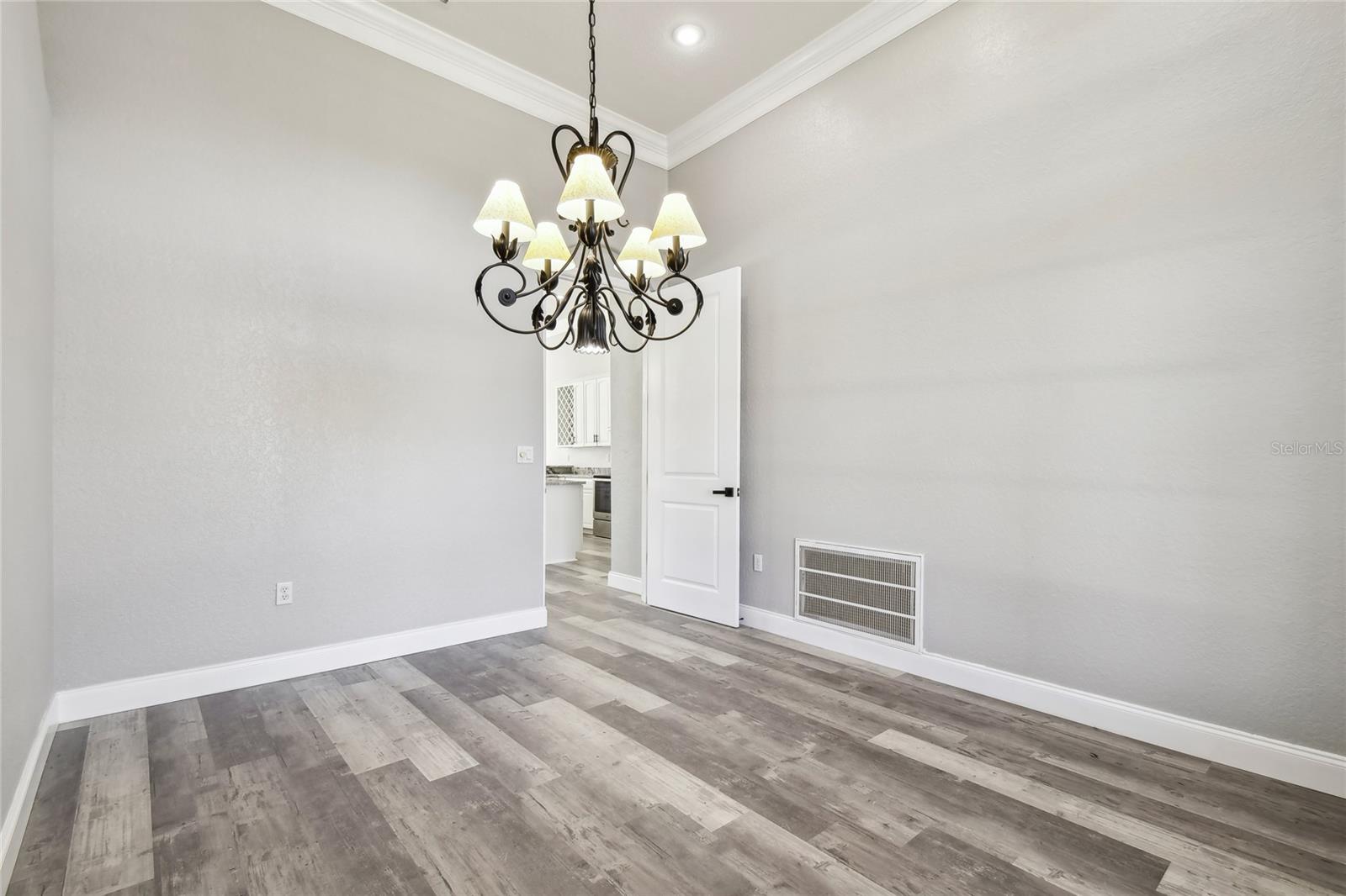 QUAIL HOLLOW ACREAGE - Residential Lease