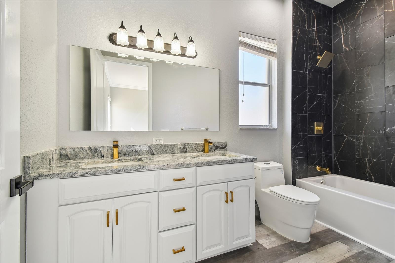 QUAIL HOLLOW ACREAGE - Residential Lease