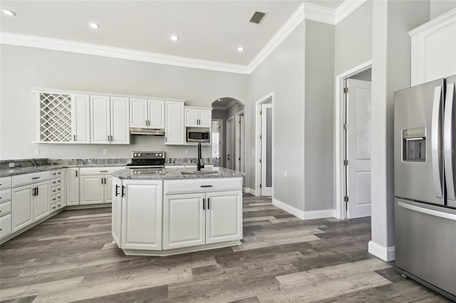 QUAIL HOLLOW ACREAGE - Residential Lease