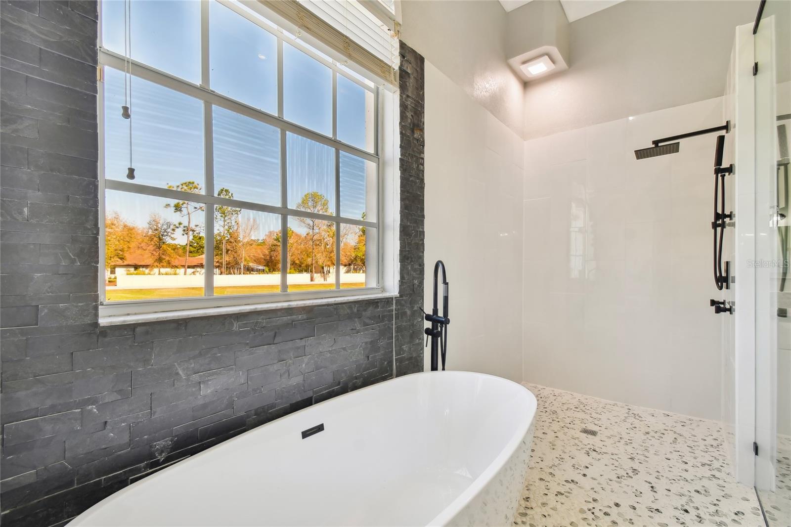 QUAIL HOLLOW ACREAGE - Residential Lease