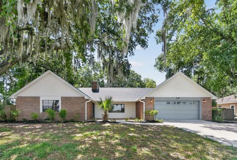 Photo of 637 W Lakeshore Drive, Clermont, FL 34711 (MLS # O6410346)