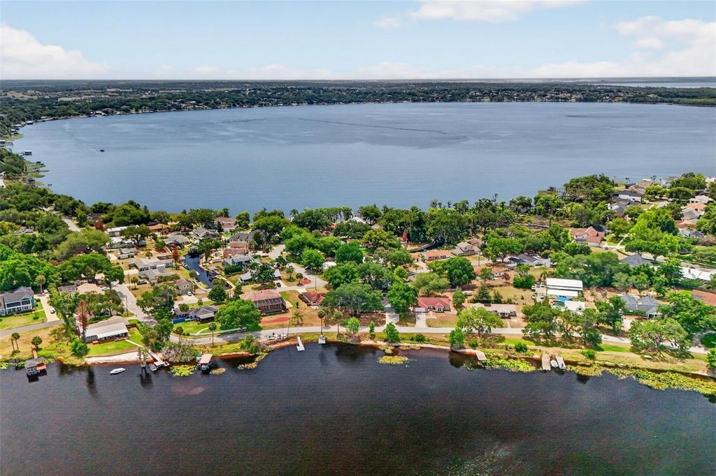 Photo of 637 W Lakeshore Drive, Clermont, FL 34711 (MLS # O6410346)