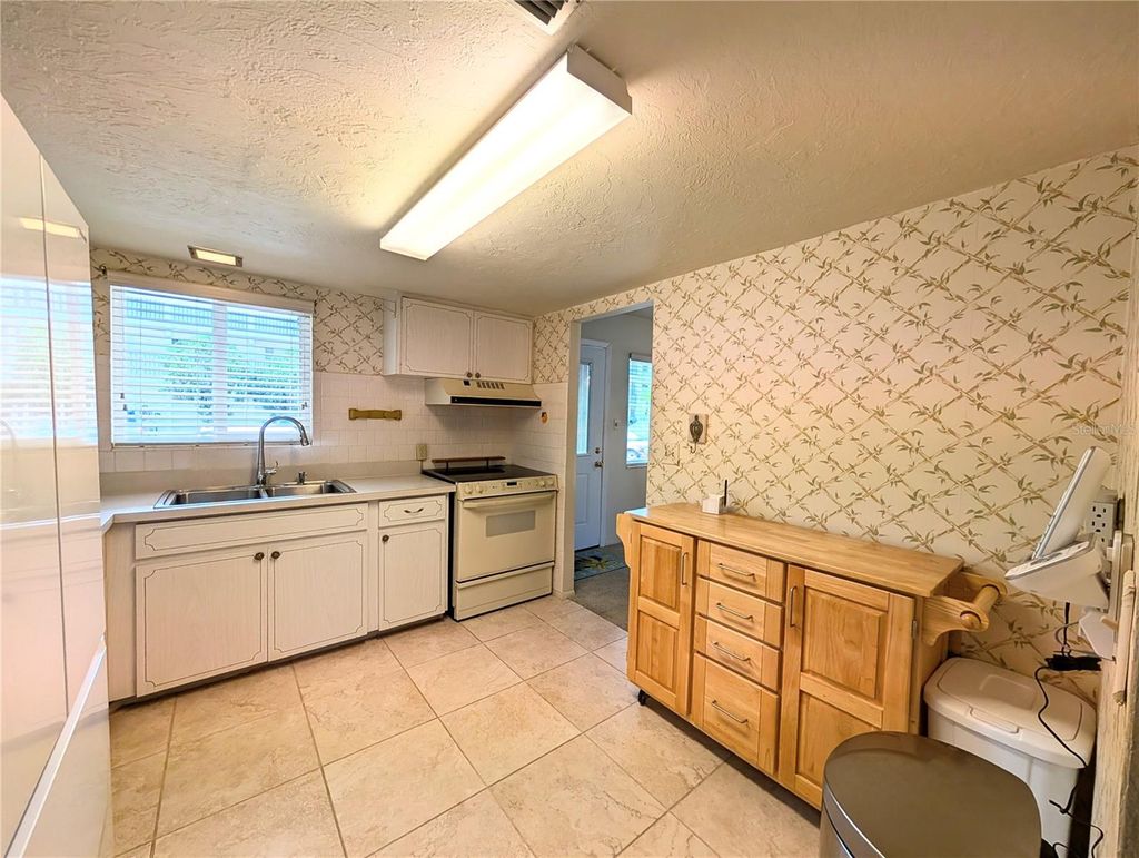 Photo of 2303 Sunset Drive #H7, Bradenton, FL 34207 (MLS # A4667560)