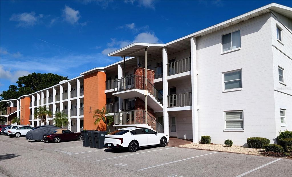 Photo of 2303 Sunset Drive #H7, Bradenton, FL 34207 (MLS # A4667560)