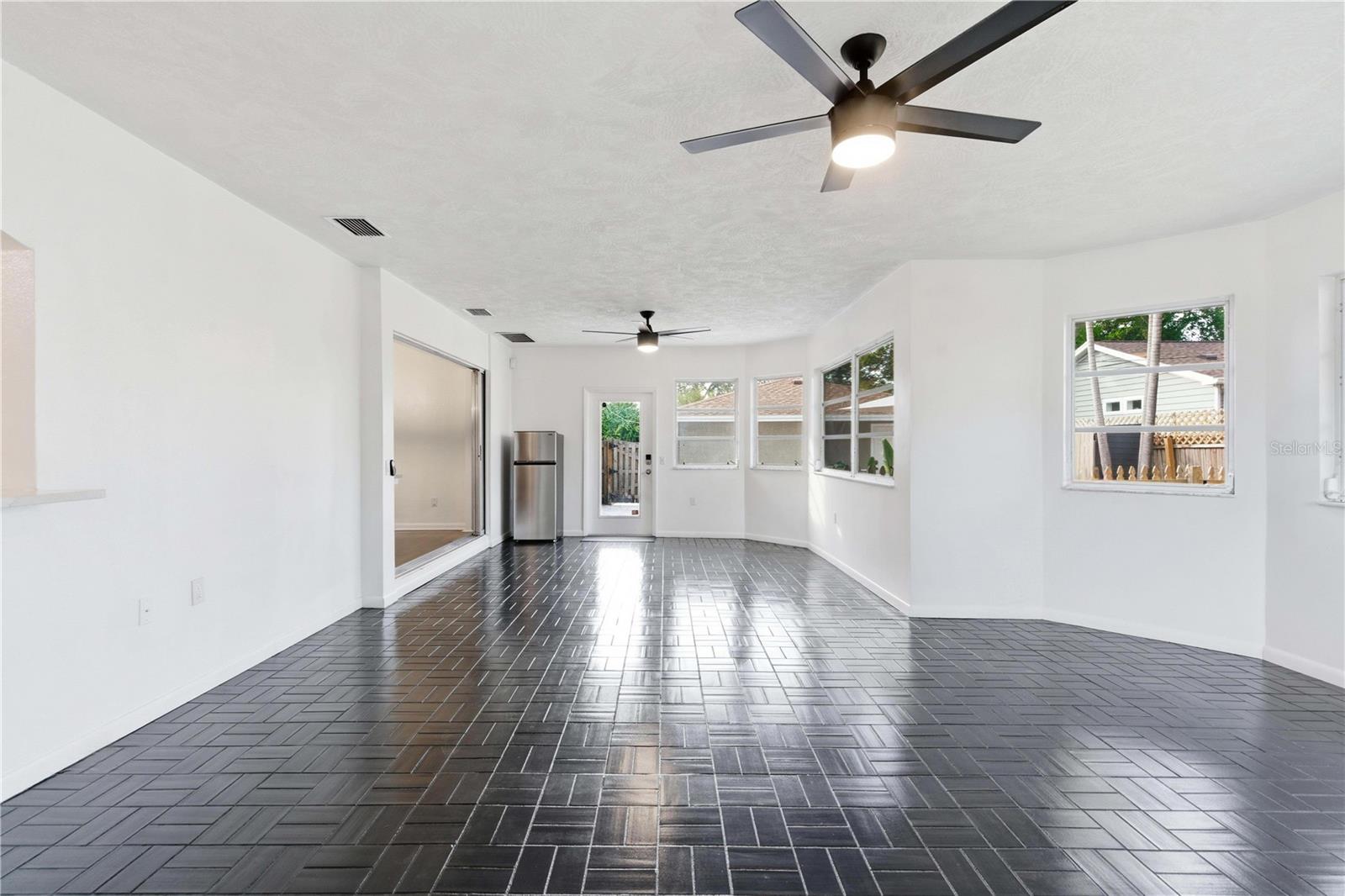 OAK HILLS - Residential