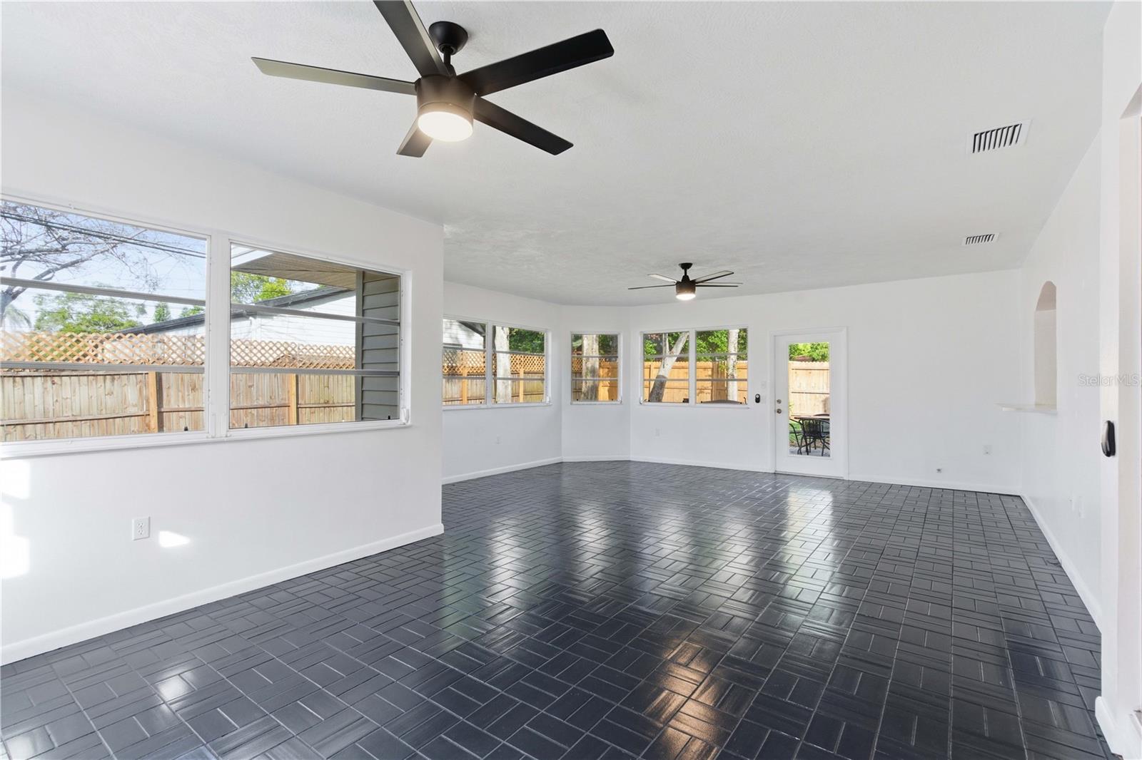 OAK HILLS - Residential