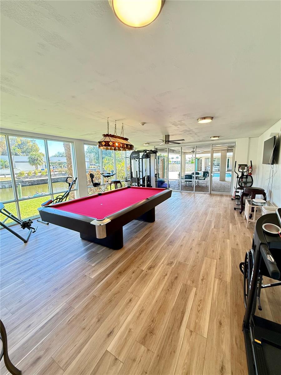 SUNSET TOWERS APTS - Residential