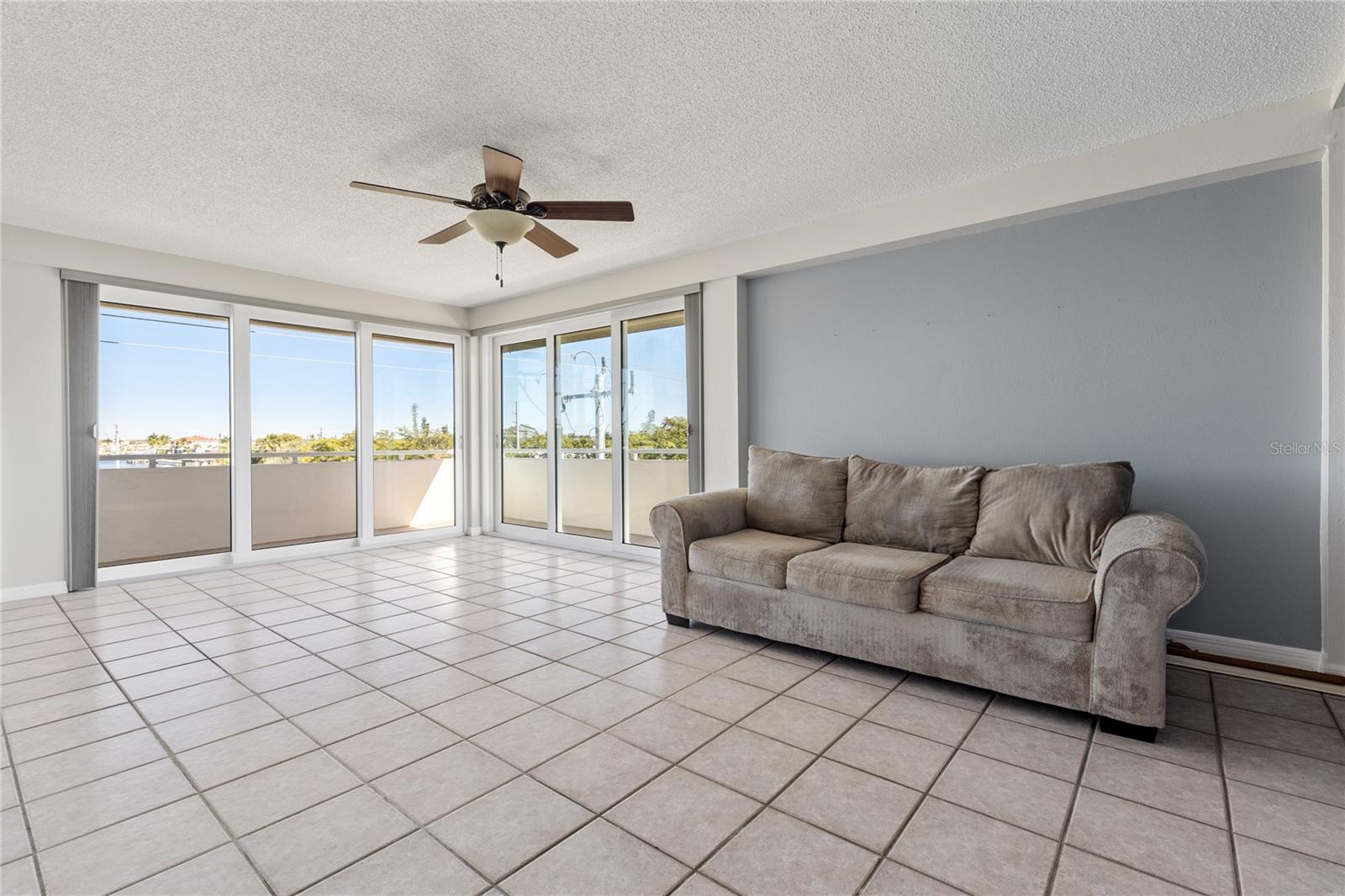 SUNSET TOWERS APTS - Residential