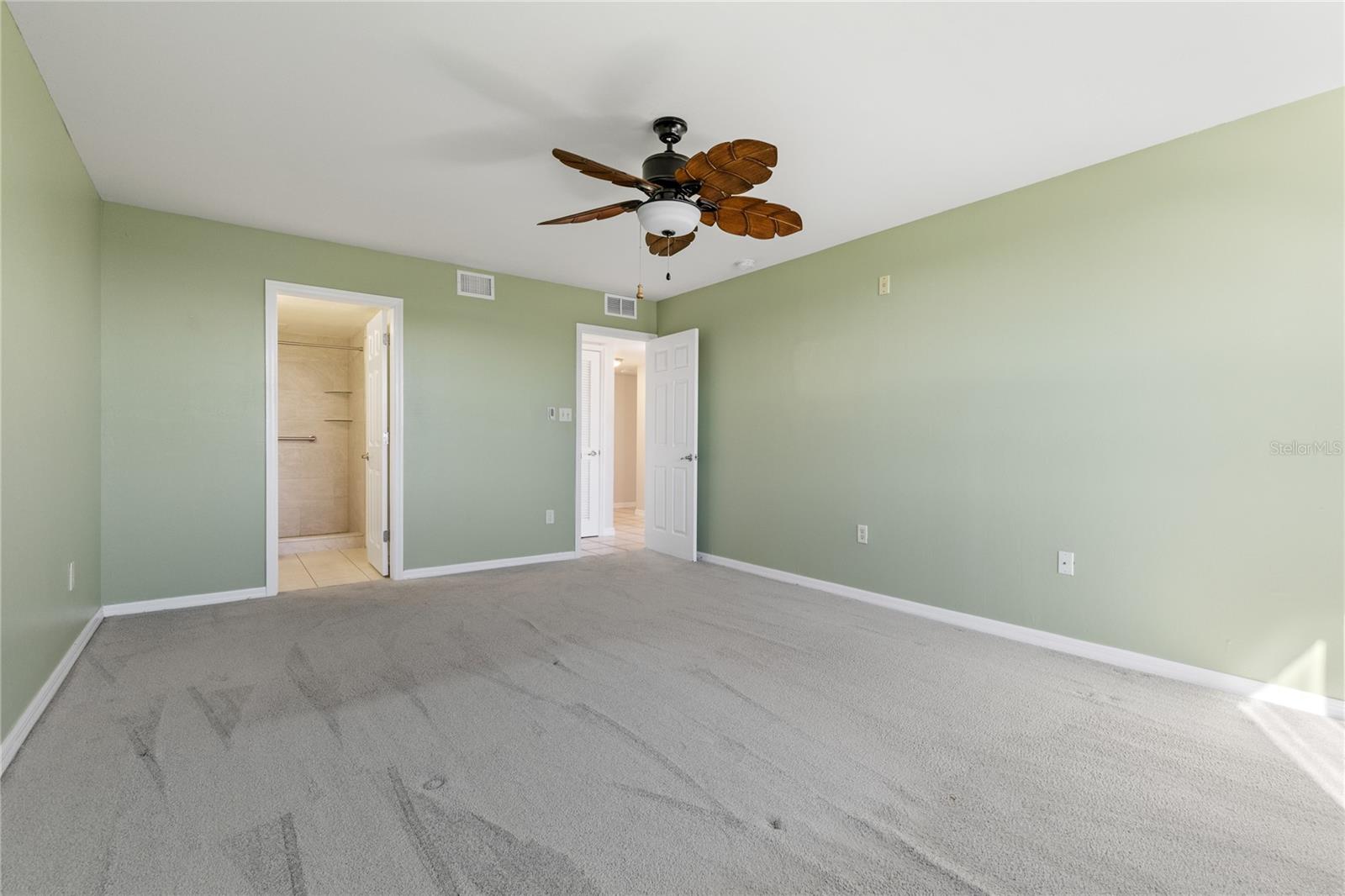 SUNSET TOWERS APTS - Residential