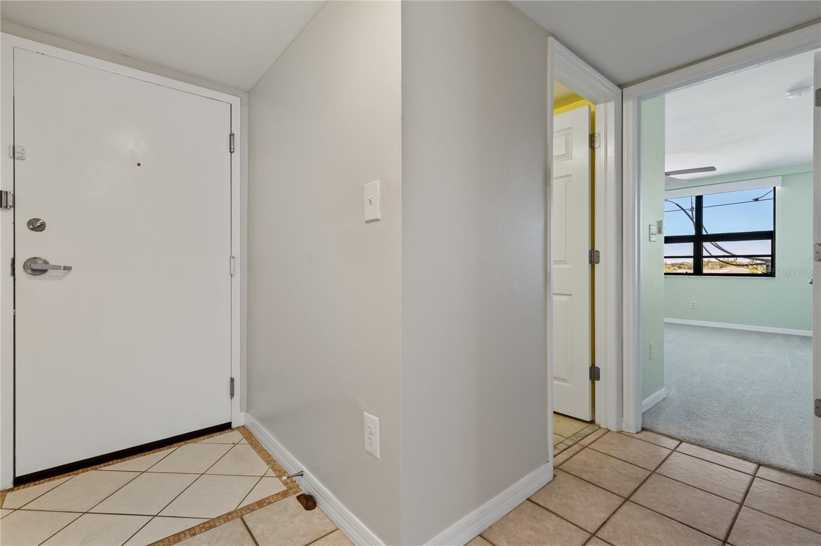 SUNSET TOWERS APTS - Residential