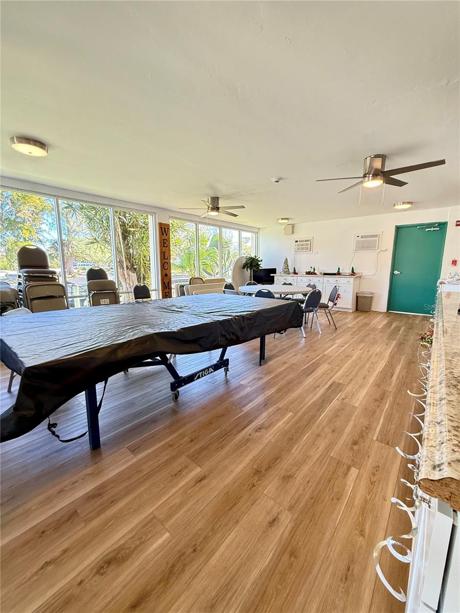 SUNSET TOWERS APTS - Residential