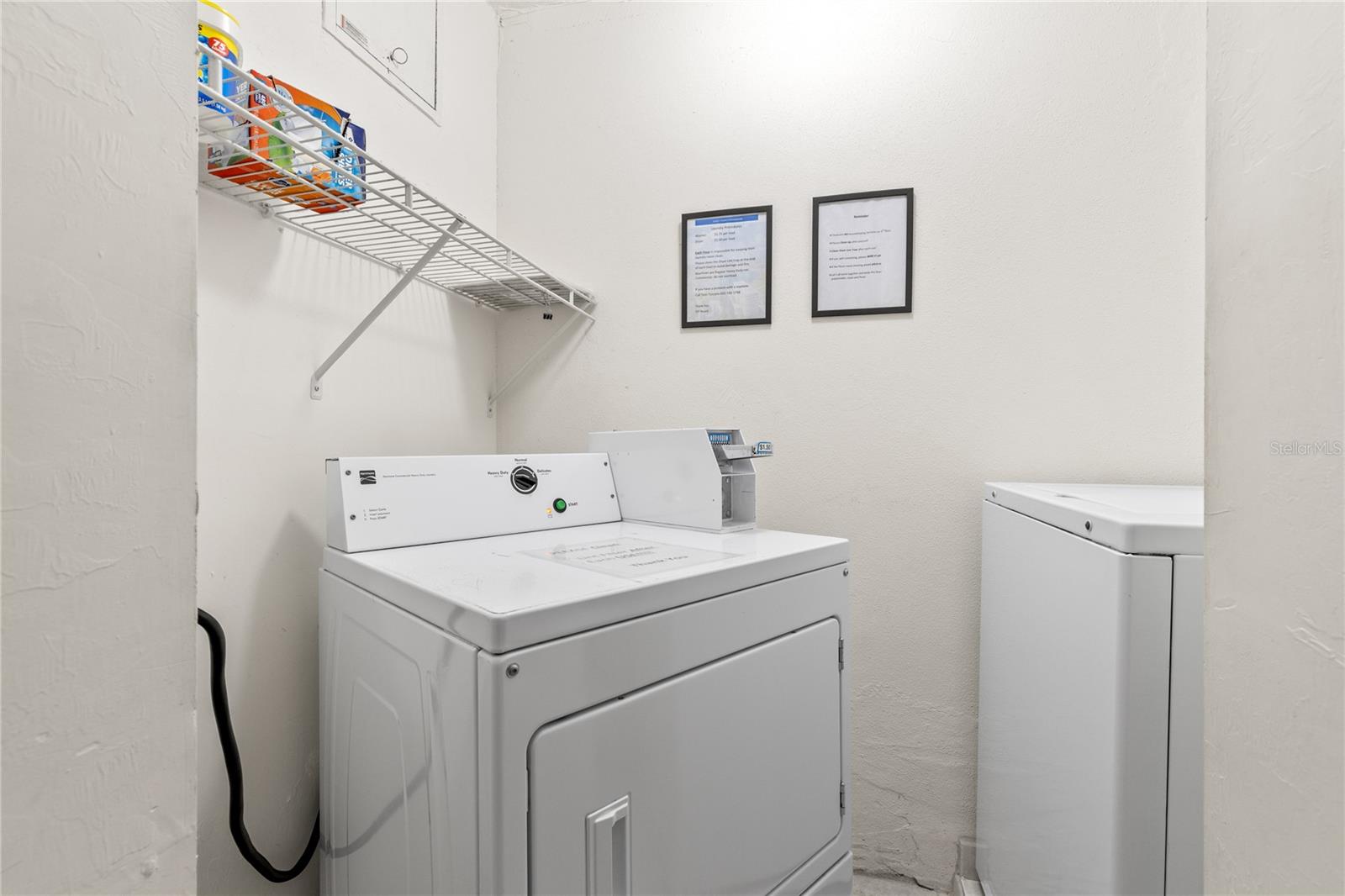 SUNSET TOWERS APTS - Residential