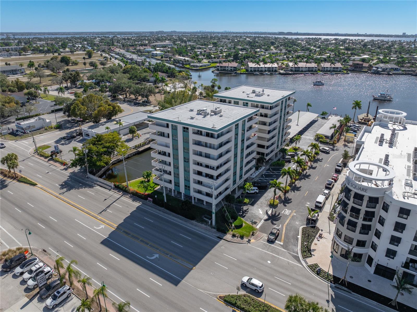 SUNSET TOWERS APTS - Residential
