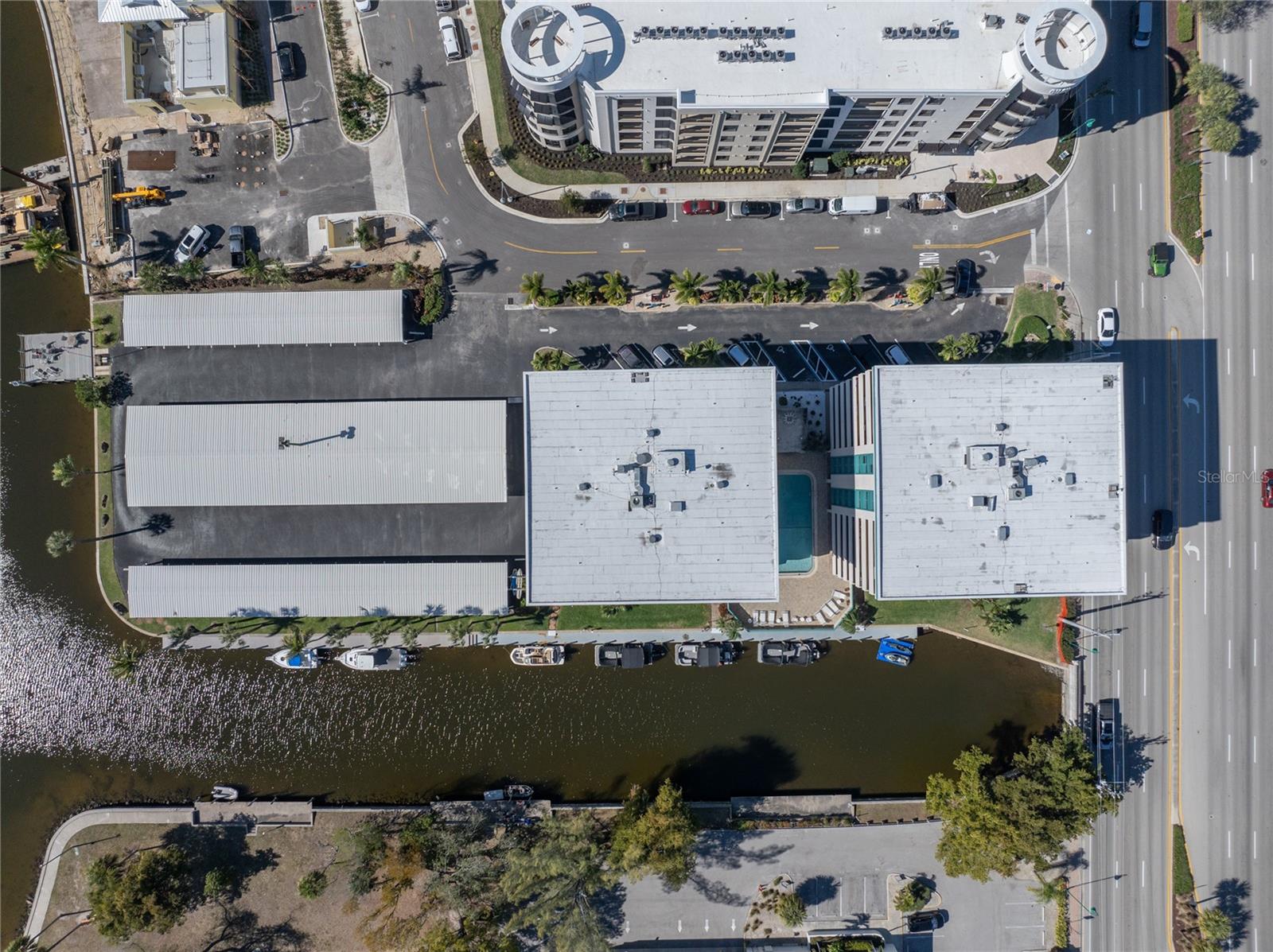 SUNSET TOWERS APTS - Residential