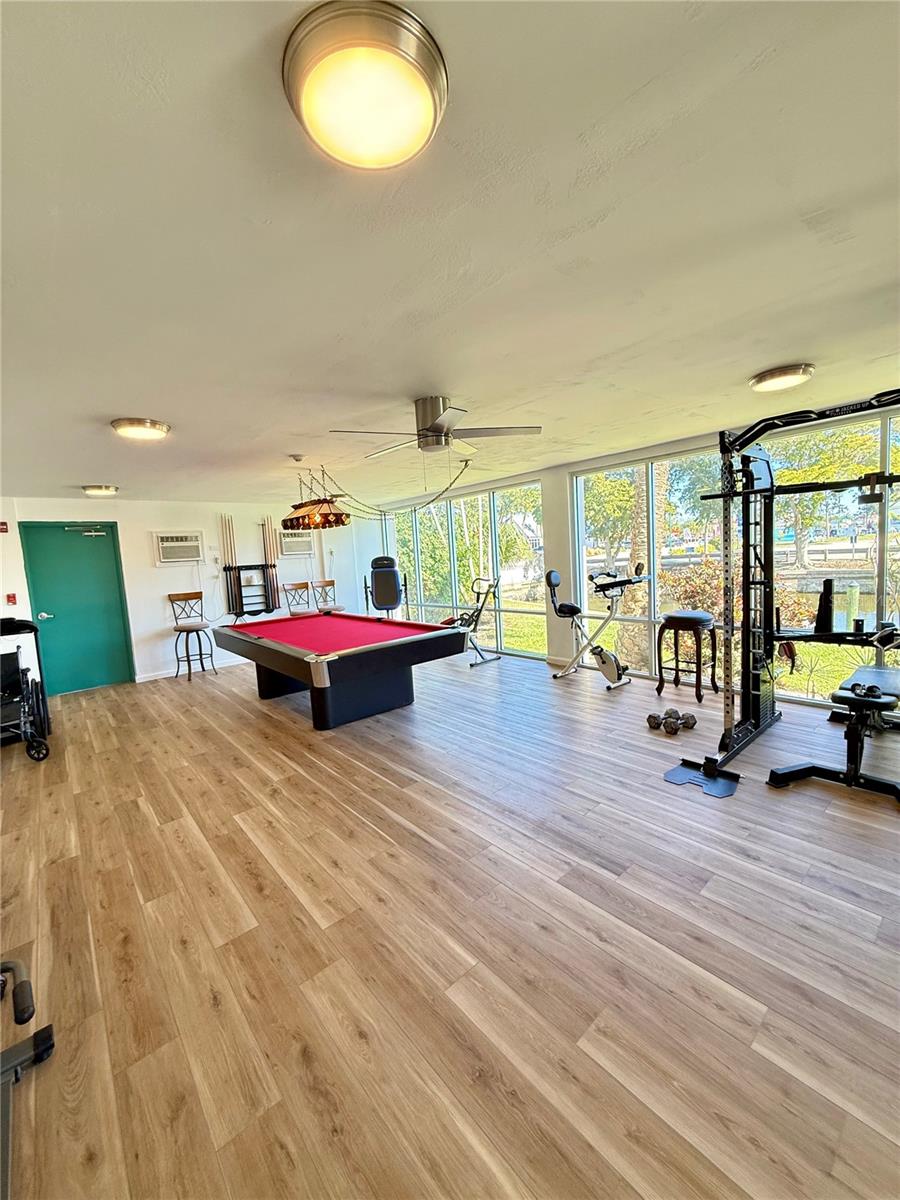 SUNSET TOWERS APTS - Residential