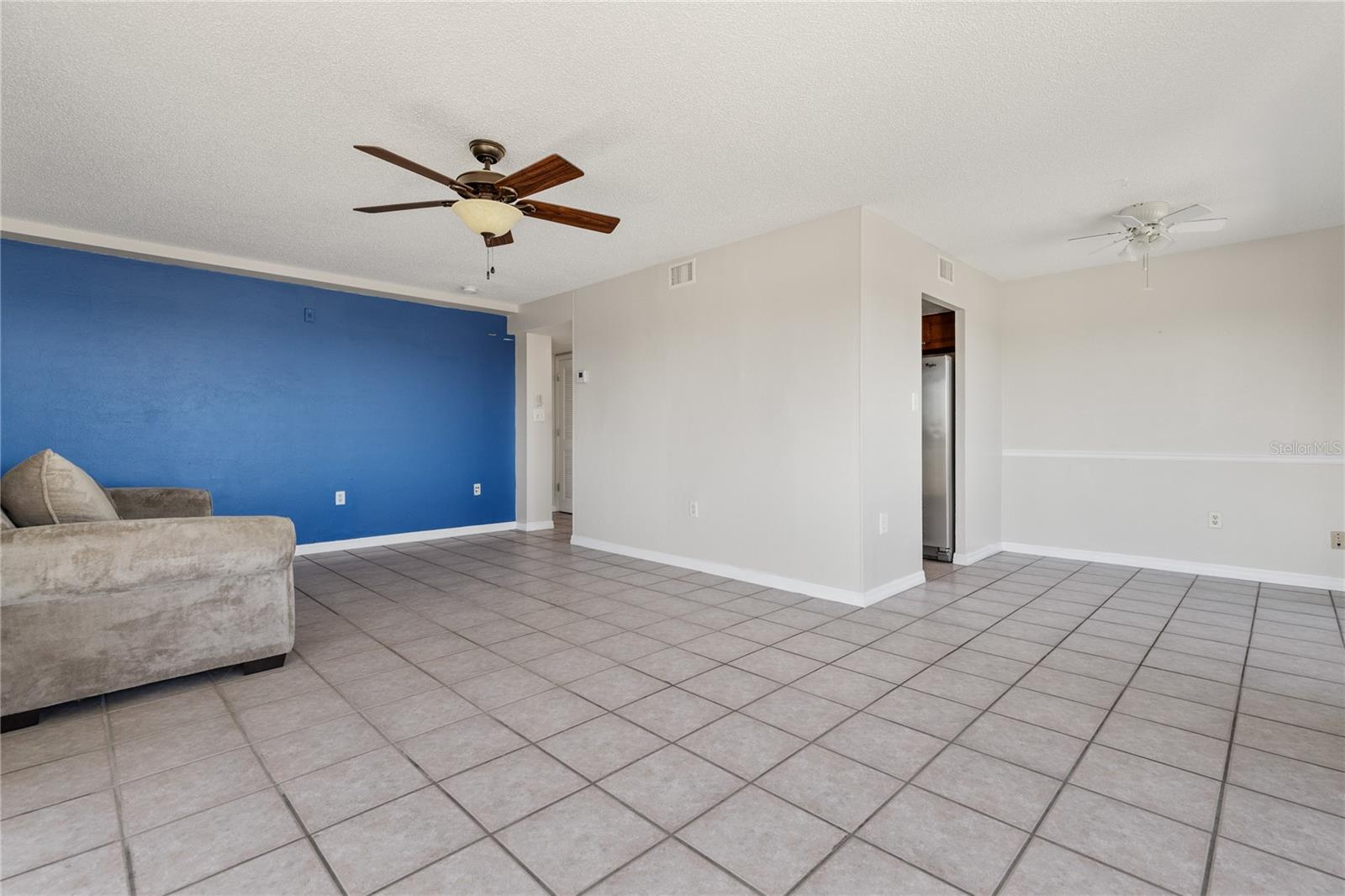 SUNSET TOWERS APTS - Residential