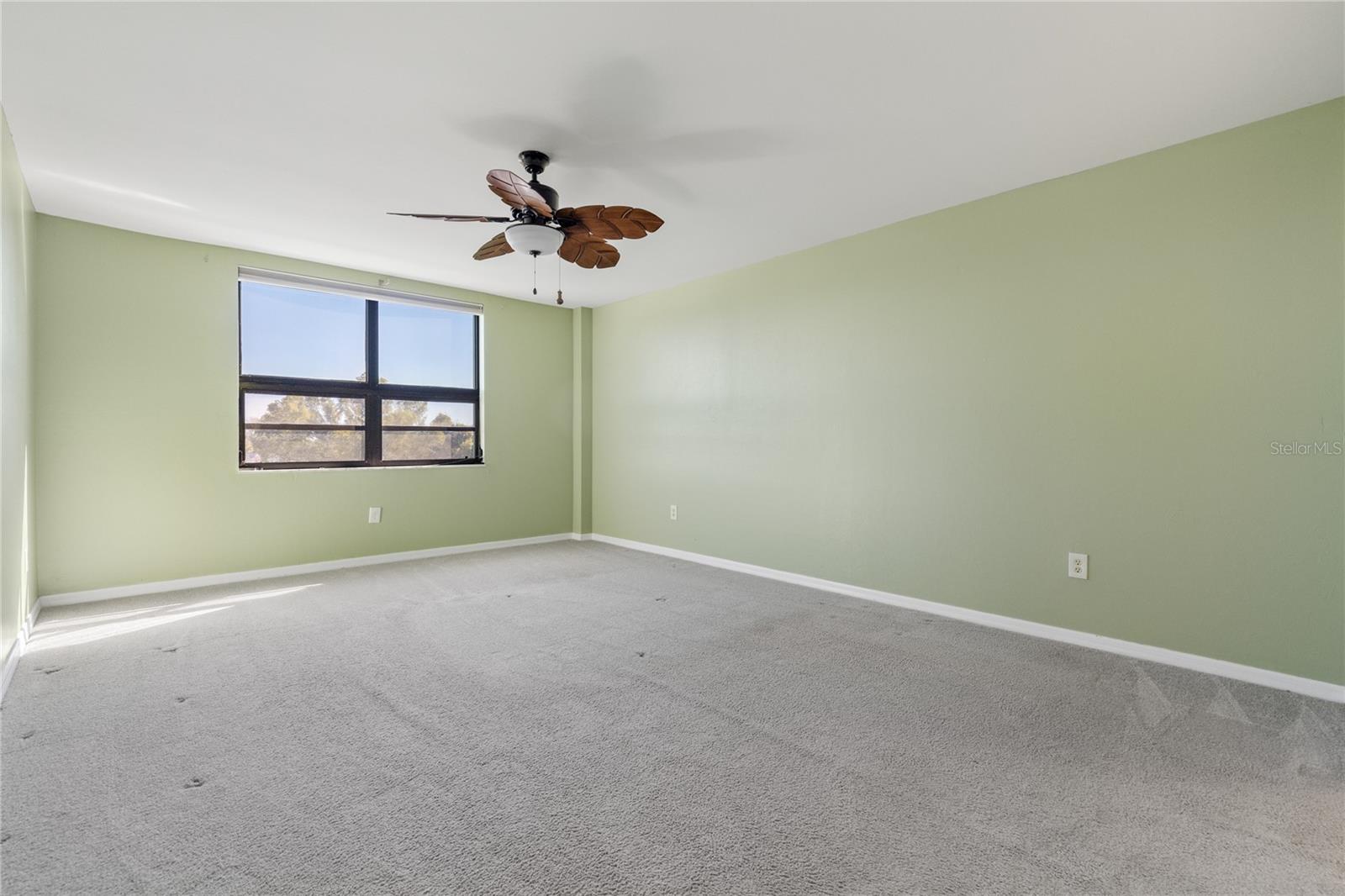 SUNSET TOWERS APTS - Residential