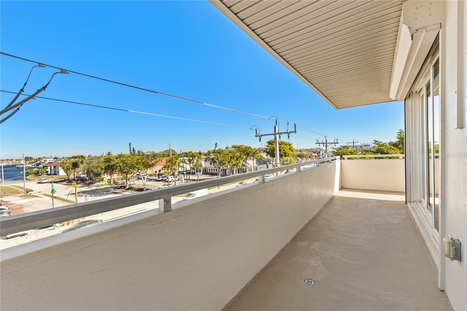 SUNSET TOWERS APTS - Residential