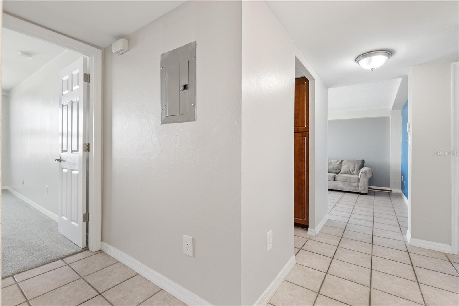 SUNSET TOWERS APTS - Residential